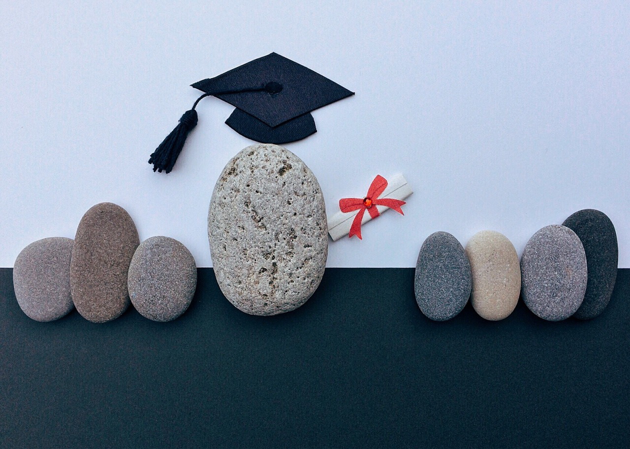 Aký je rozdiel medzi získaním osvedčenia o absolvovaní akreditovaného kurzu Lektor a osvedčením o kvalifikácii Lektor?